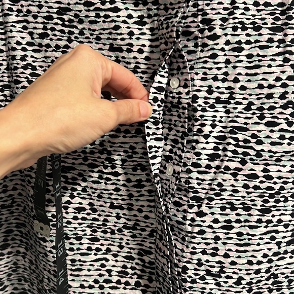 COS Abstract button down Top (oversized) - Picture 4 of 8